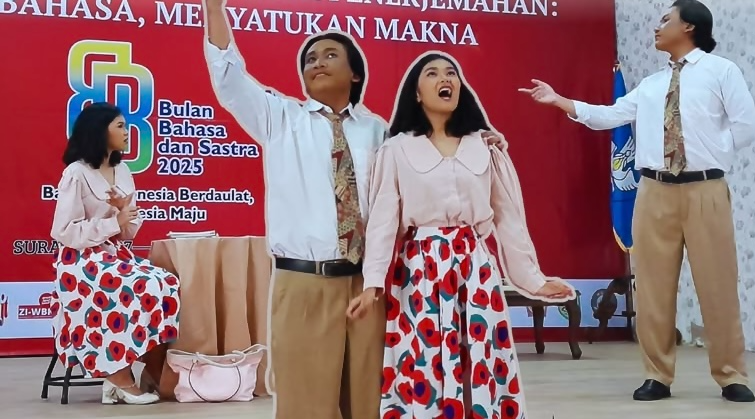 Teater Gapus Gaungkan Semangat Sumpah Pemuda 2025 Lewat Pementasan Naskah Pelajaran di Balai Bahasa Jawa Timur