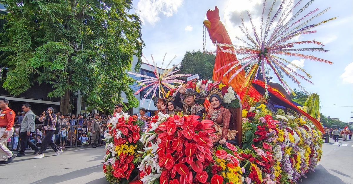 Parade Surabaya Vaganza 2025 Tetap Meriah dengan Tema The Magical Folktales