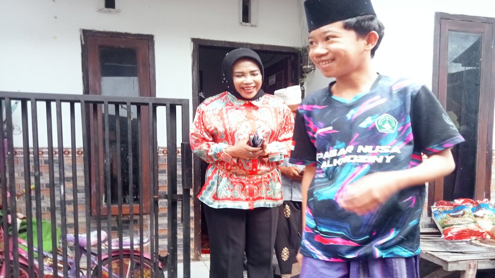 Wabup Sidoarjo Bantu Kaki Palsu untuk Penyintas Tragedi Al-Khoziny 