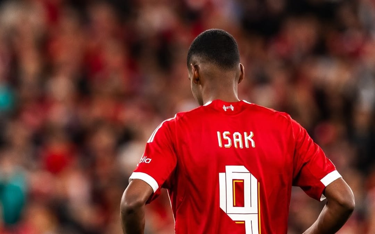 Alexander Isak Cetak Gol Lalu Cedera Parah, Gary Neville: Ini Pemandangan Menyedihkan