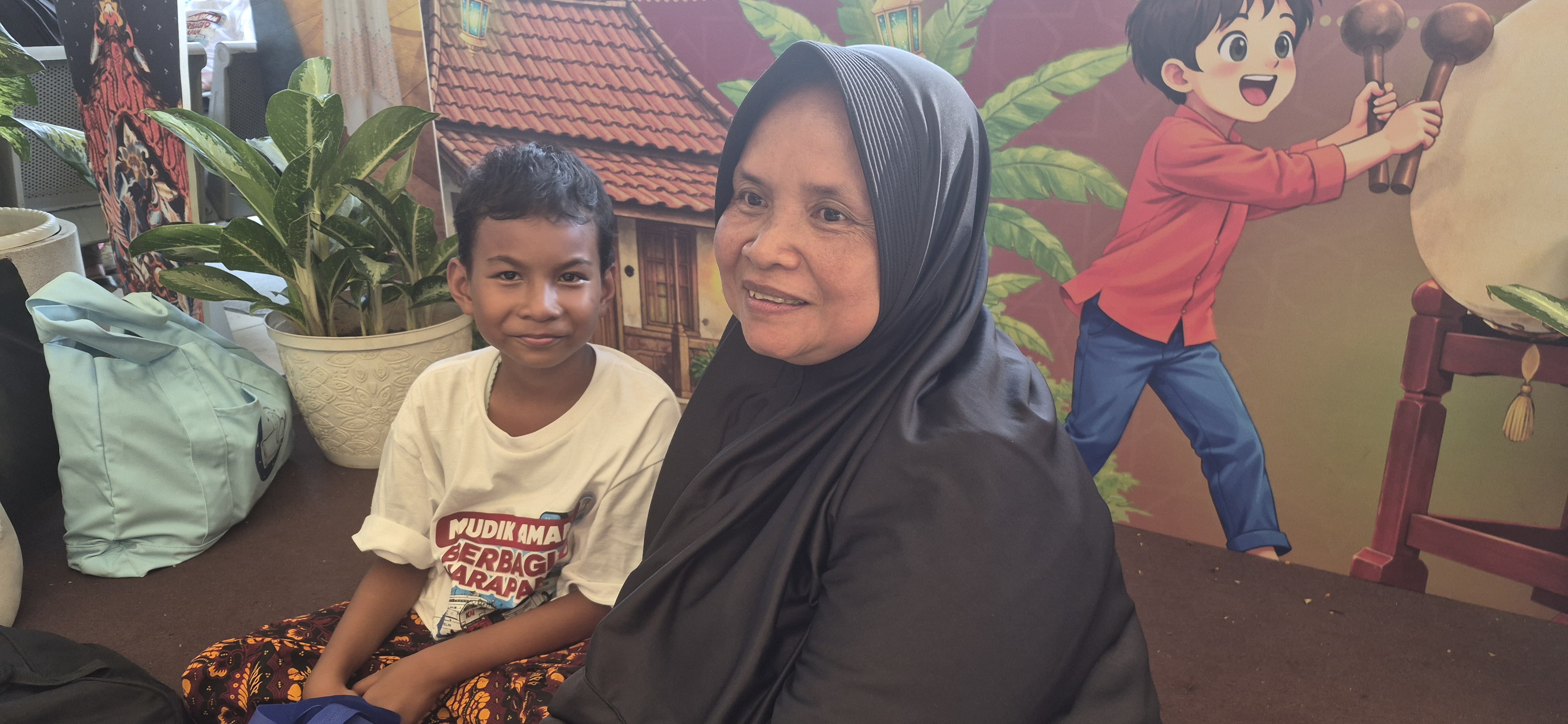 Alhamdulillah! Senyum Pariyem dan Keluarga Lebih Lebar Tahun Ini karena Bisa Mudik Lebaran