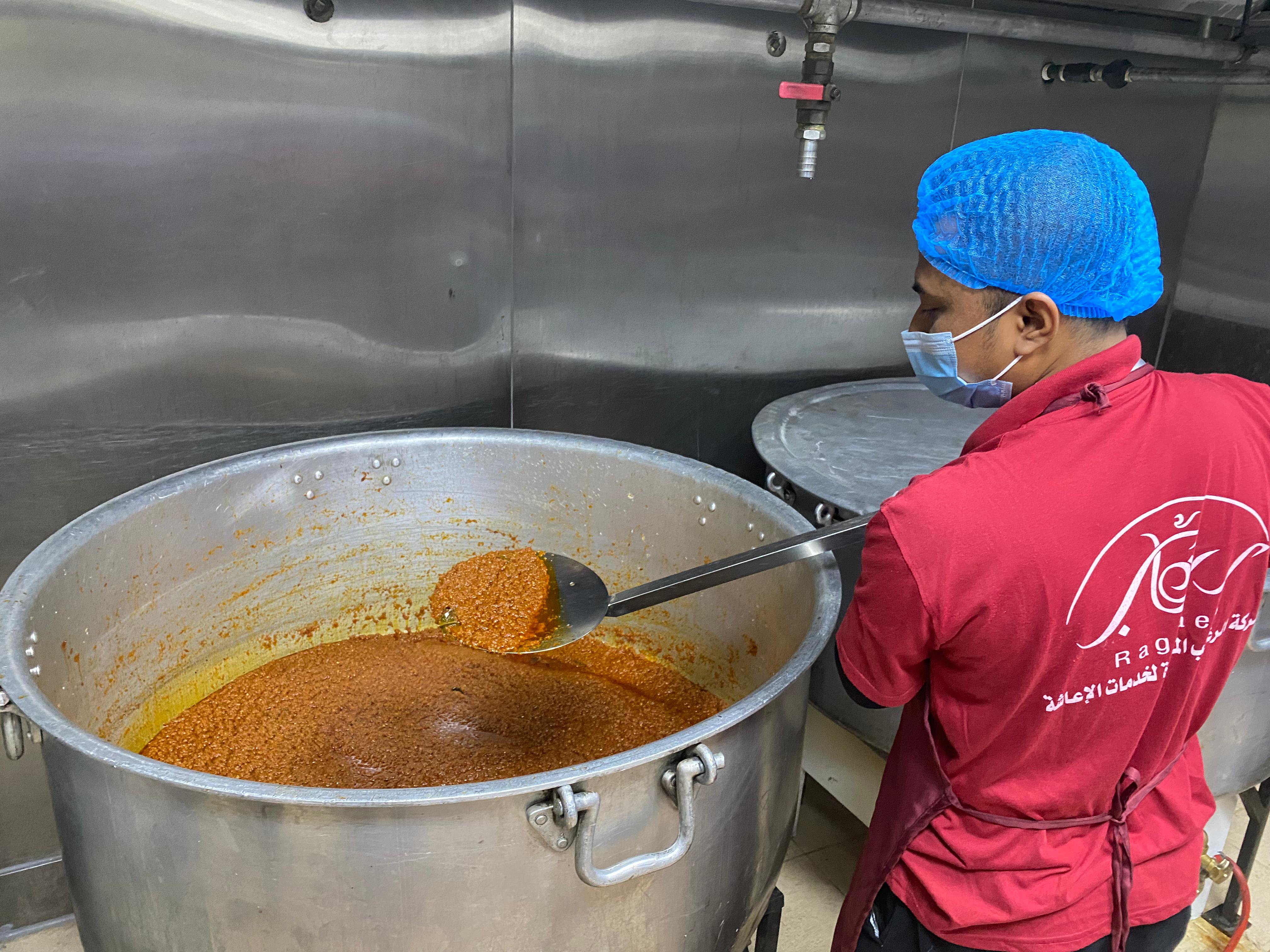 Menengok Dapur Raghaeb: Sajikan 1.500 Porsi Masakan Nusantara Tiap Hari untuk Jamaah Haji Indonesia
