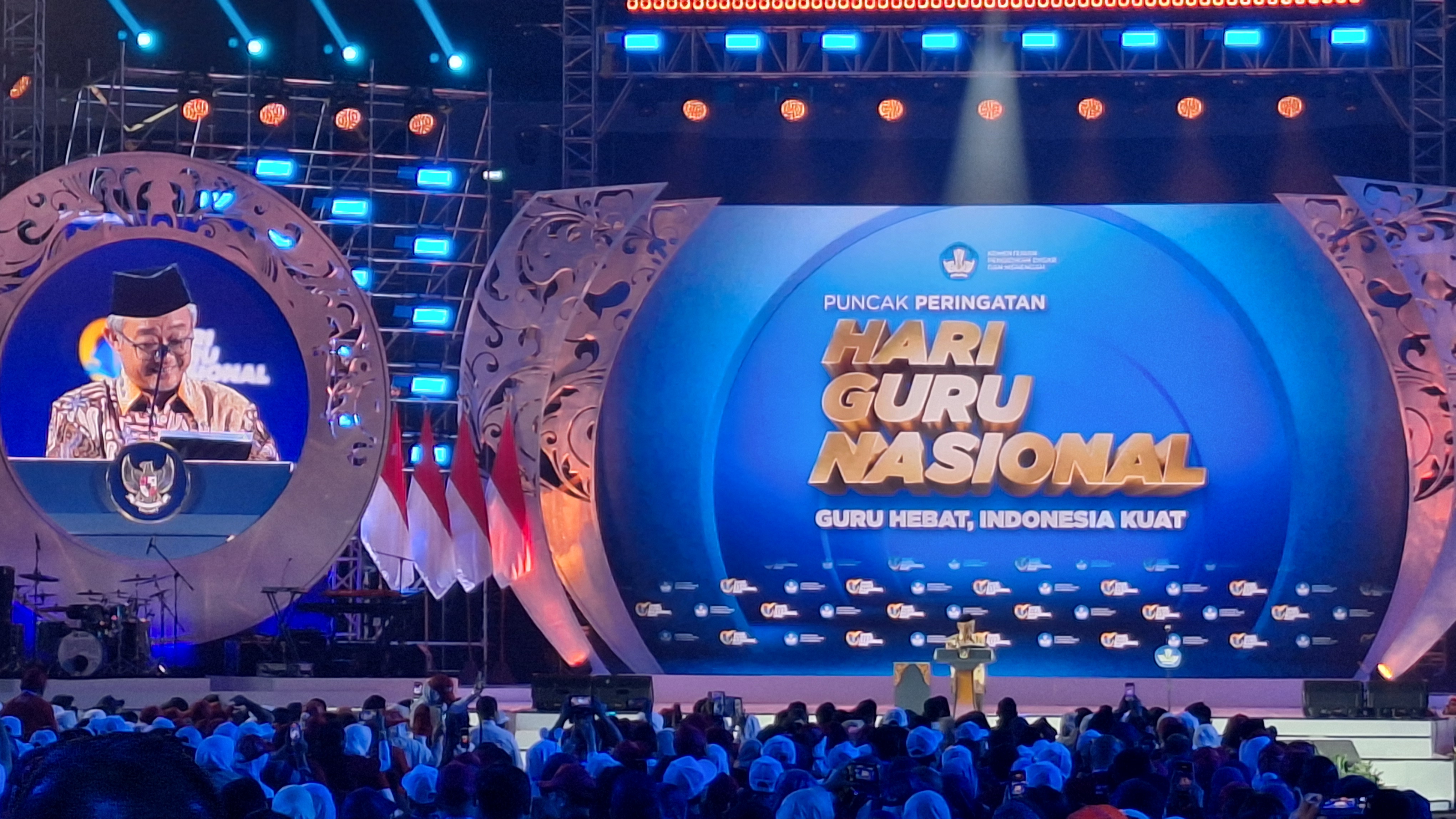 Mendikdasmen Laporan ke Prabowo: Tunjangan Guru ASN dan Non-ASN Sudah Ditransfer ke Rekening, Tahun Depan Tiap Bulan! 