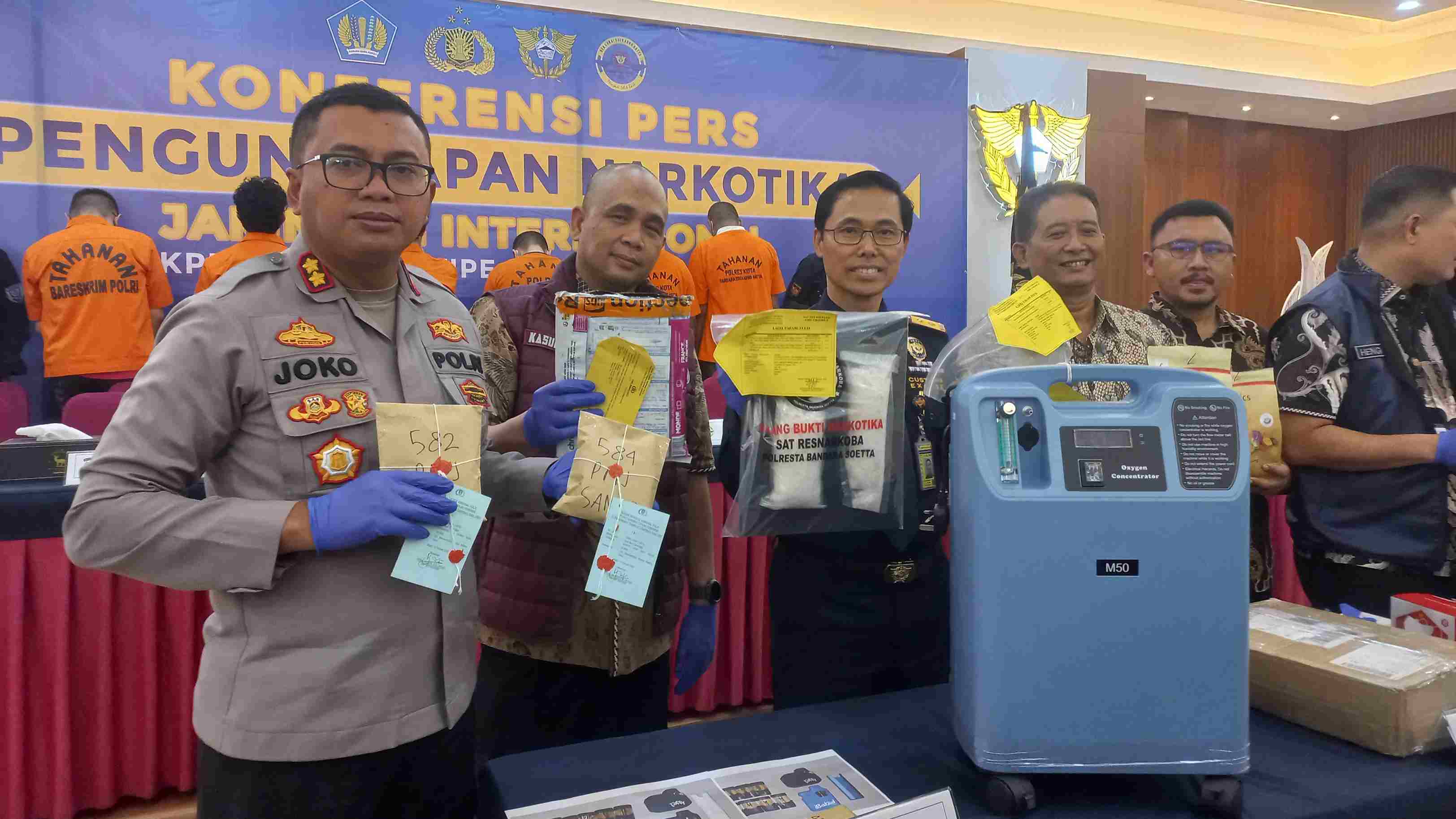 Curiga Paket Misterius Asal Malaysia, Bea Cukai Soetta Temukan Sabu di Dalam Sysmed Oxygen!