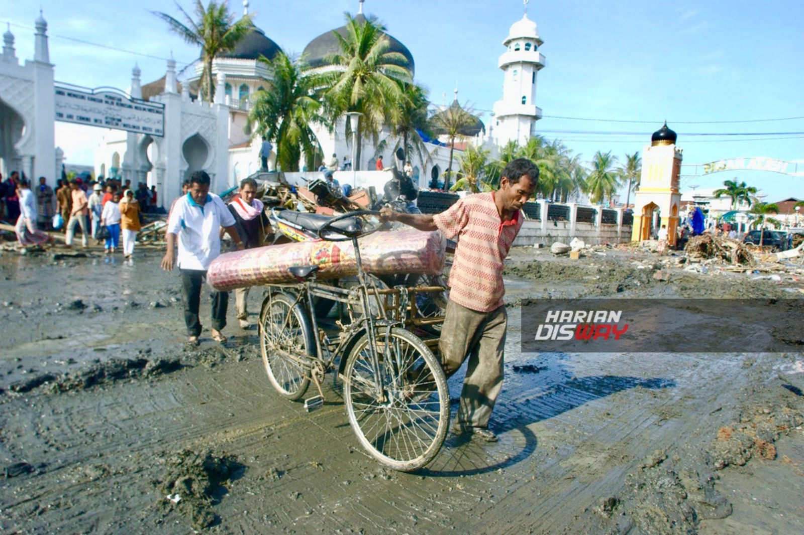 20 Tahun Tsunami Aceh: Sirene Menggema di Masjid Baiturrahman, Kenang Nyawa yang Hilang di Seluruh Asia