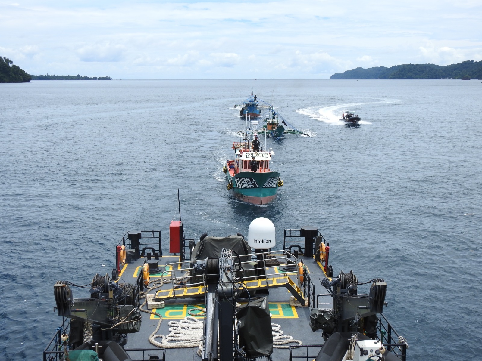 Siskamling Laut, Tangkap Enam Kapal Nelayan Ilegal di Natuna dan Sulawesi