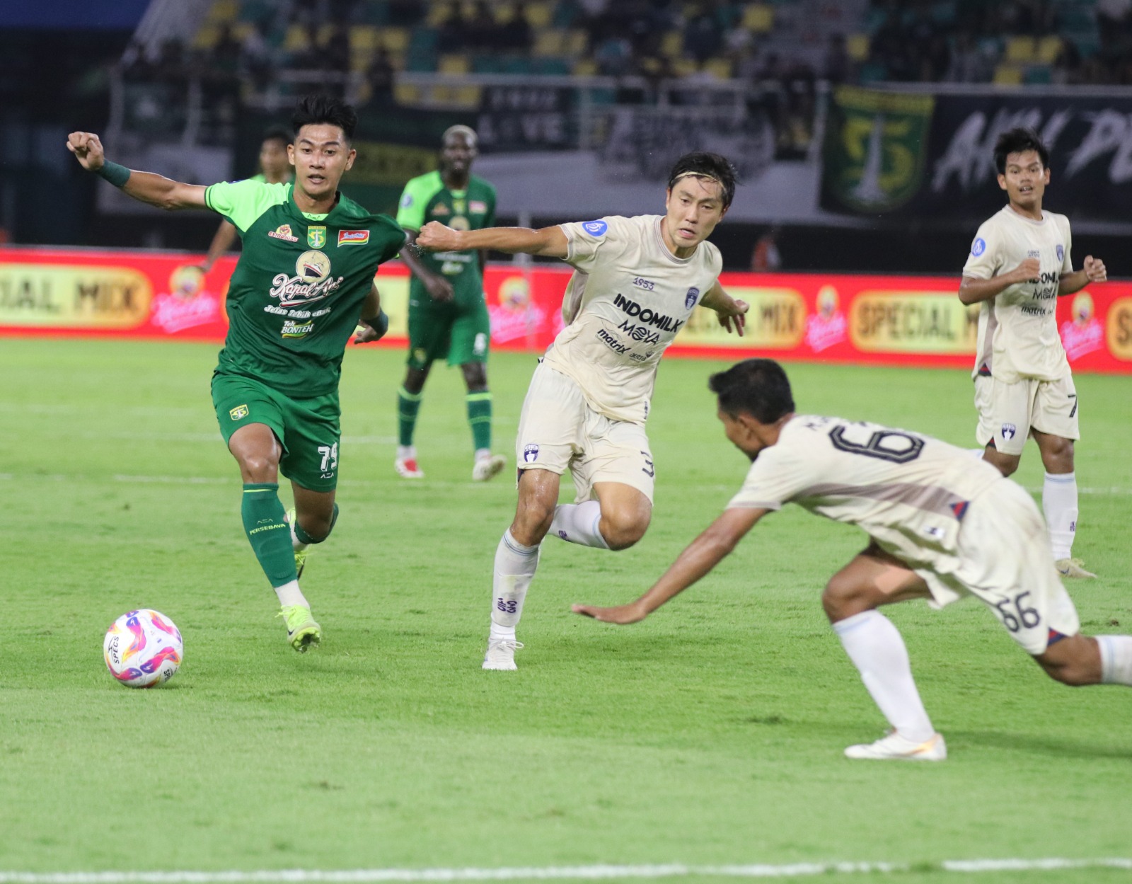 Persebaya vs Persita 1-1: Bajol Ijo Lupa Caranya Menang! 