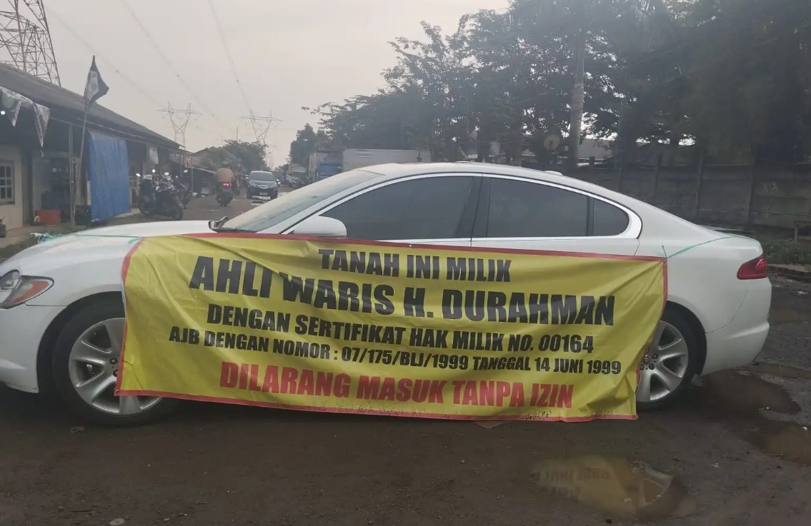 Ora Umum! Ahli Waris Pemilik Lahan Halangi Akses Tanah Sengketa dengan Mobil Jaguar di Balaraja