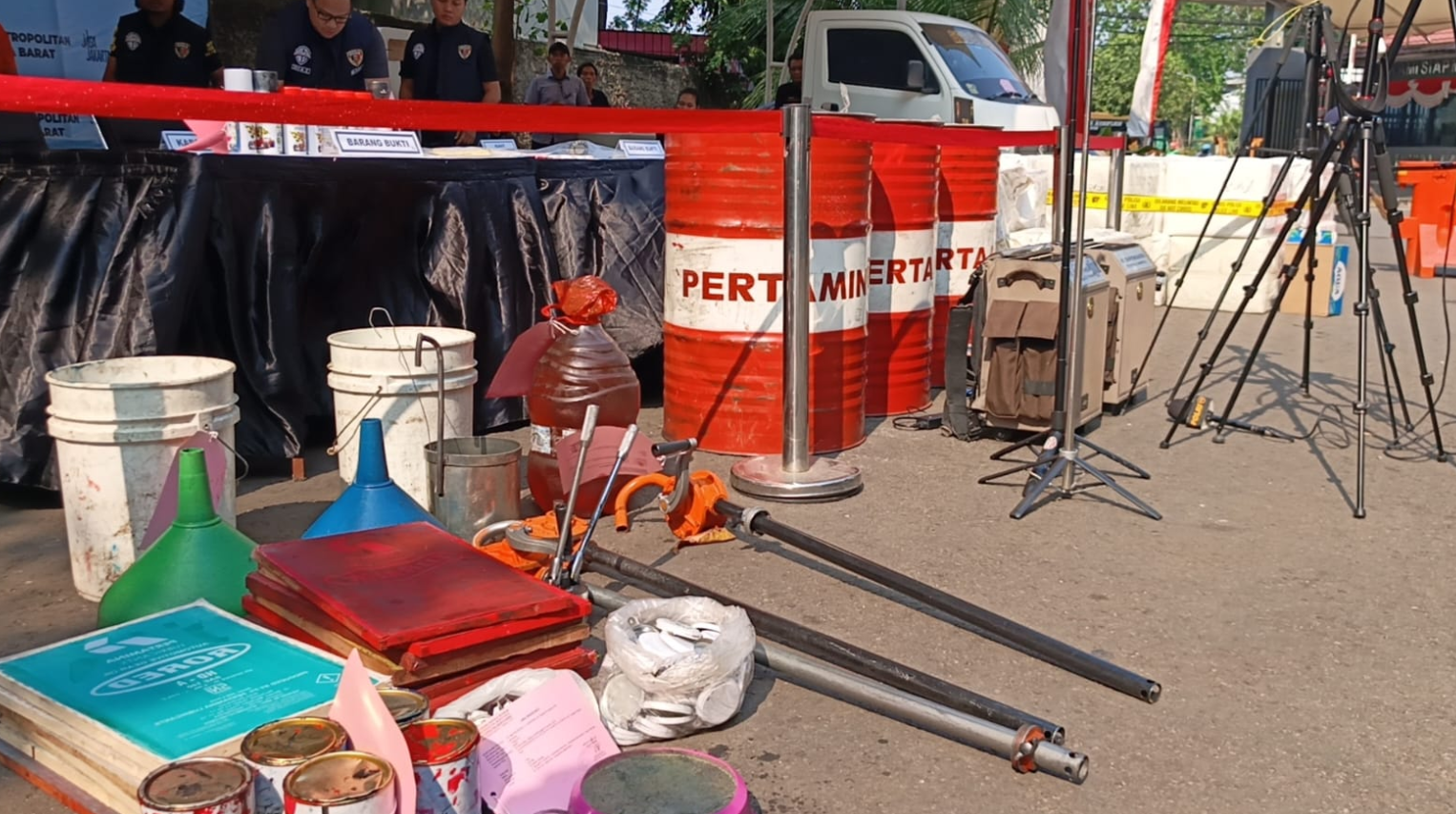 Modus Licik Pabrik Oli Palsu Terbongkar, Oli Bekas Disulap Jernih lalu Diberi Label Pertamina