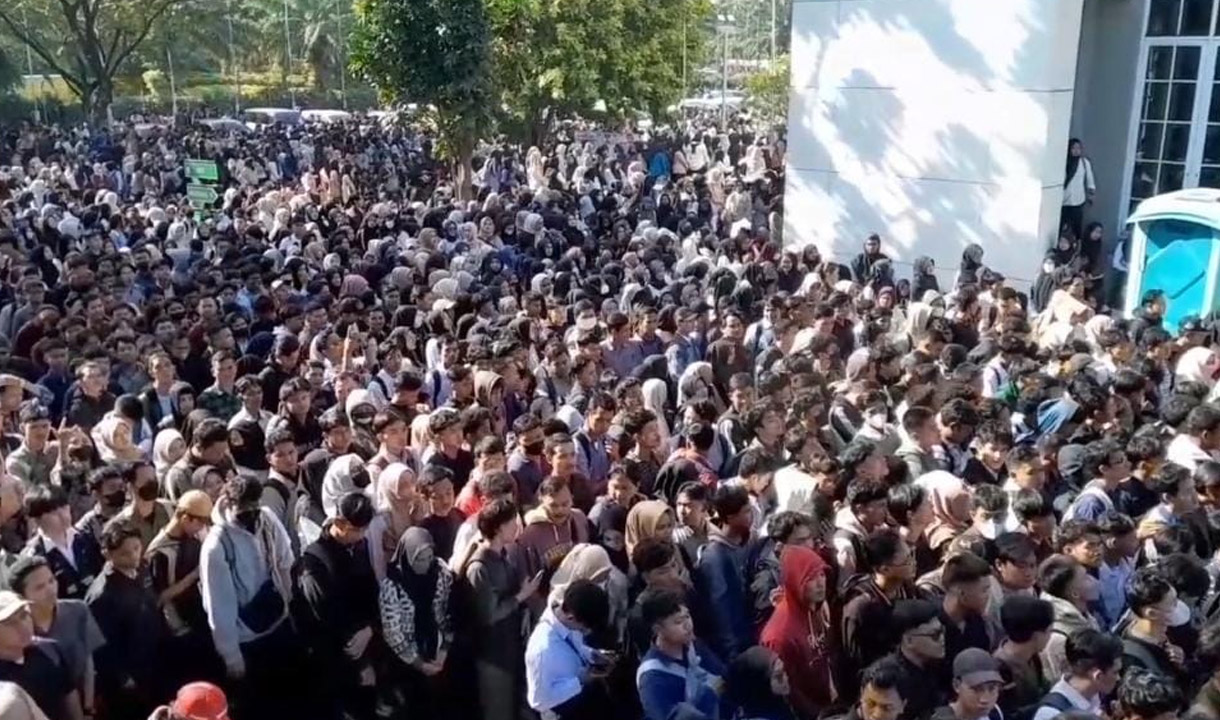 Kisruh Puluhan Ribu Pencaker di Job Fair Cikarang Utara   