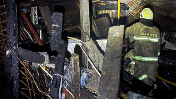 Set Top Box TV Meledak Sebuah Rumah Ludes Terbakar