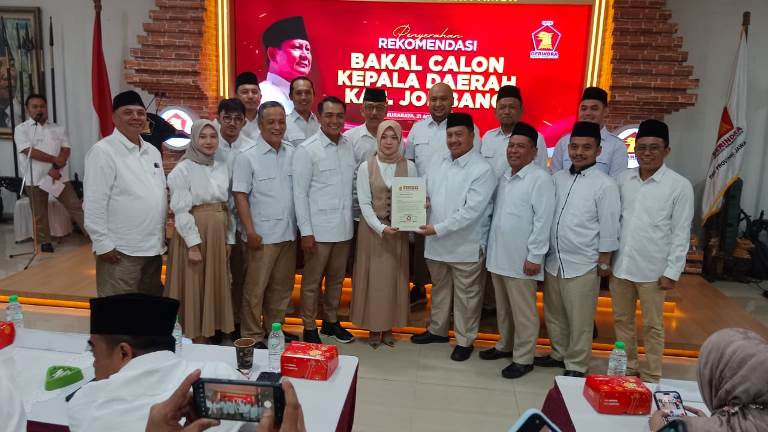 Gerindra Serahkan 5 Rekomendasi dan Satu Surat Tugas Bacakada Jatim