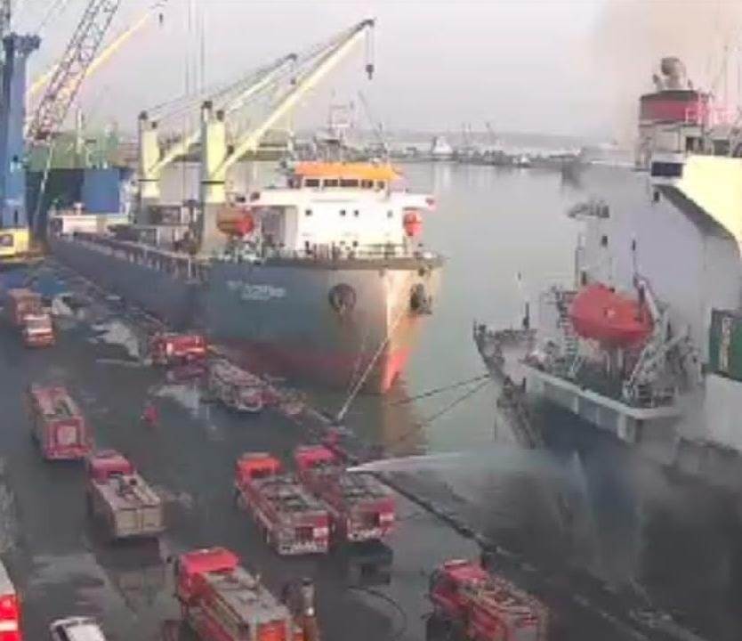 Percikan Api di Kapal Verizon Tanjung Perak Padam, Operasional Pelabuhan Surabaya Kembali Normal