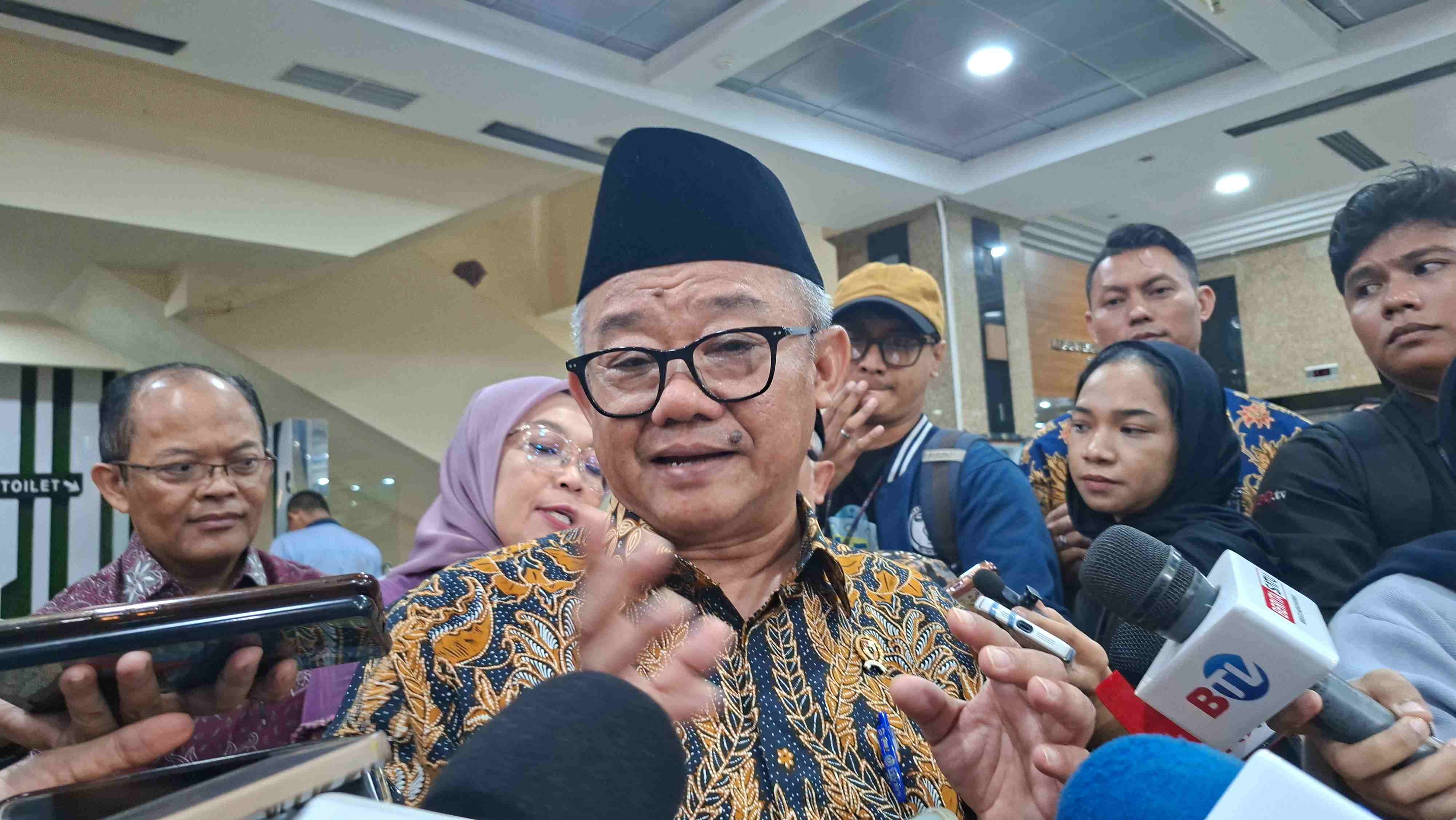 Hore! Mendikdasmen Abdul Mu'ti Naikan Insentif Guru Honorer Rp400 Ribu per Bulan