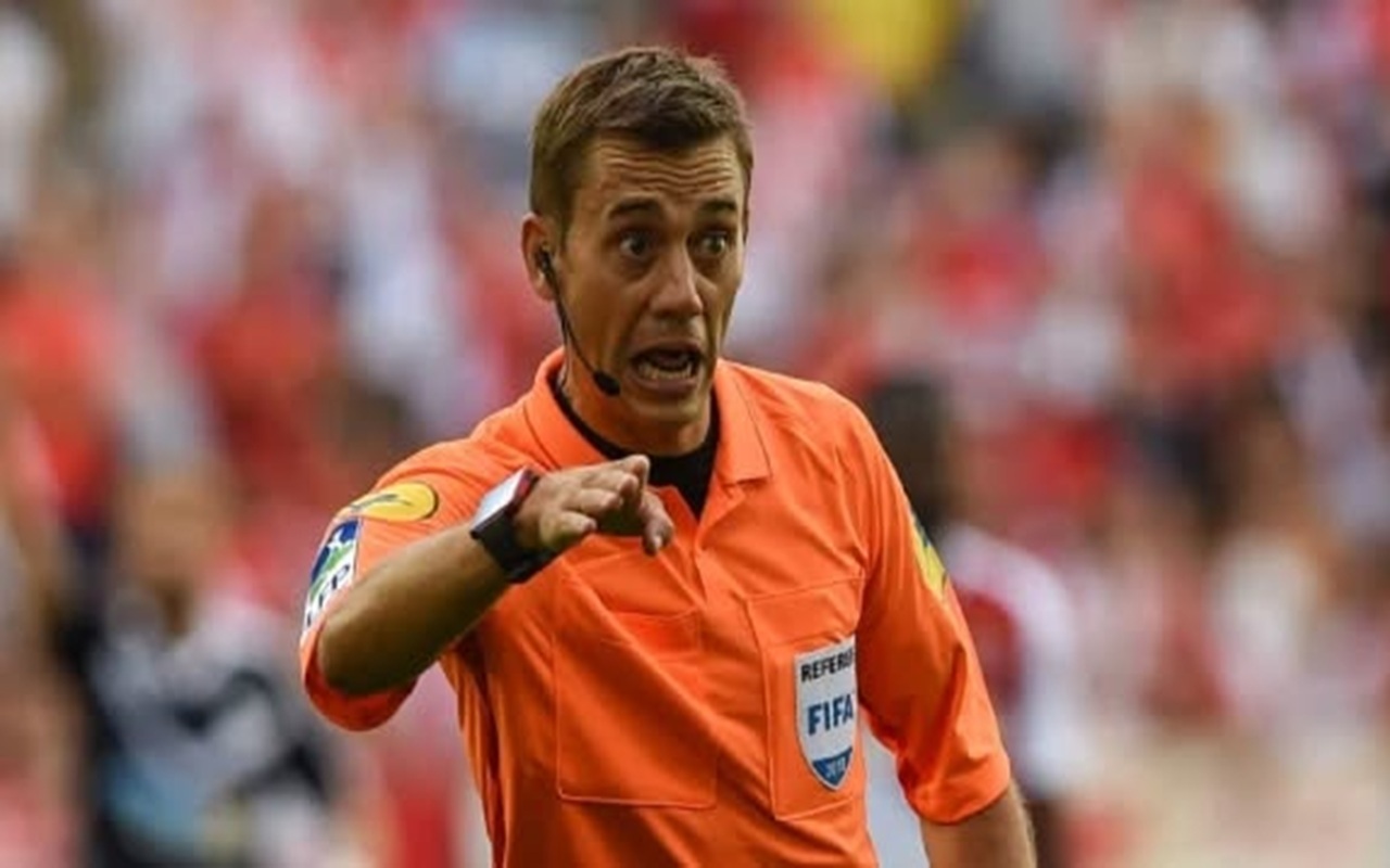 Resmi! Clement Turpin Dinobatkan Wasit Terbaik Dunia 2025, Marciniak Tergeser