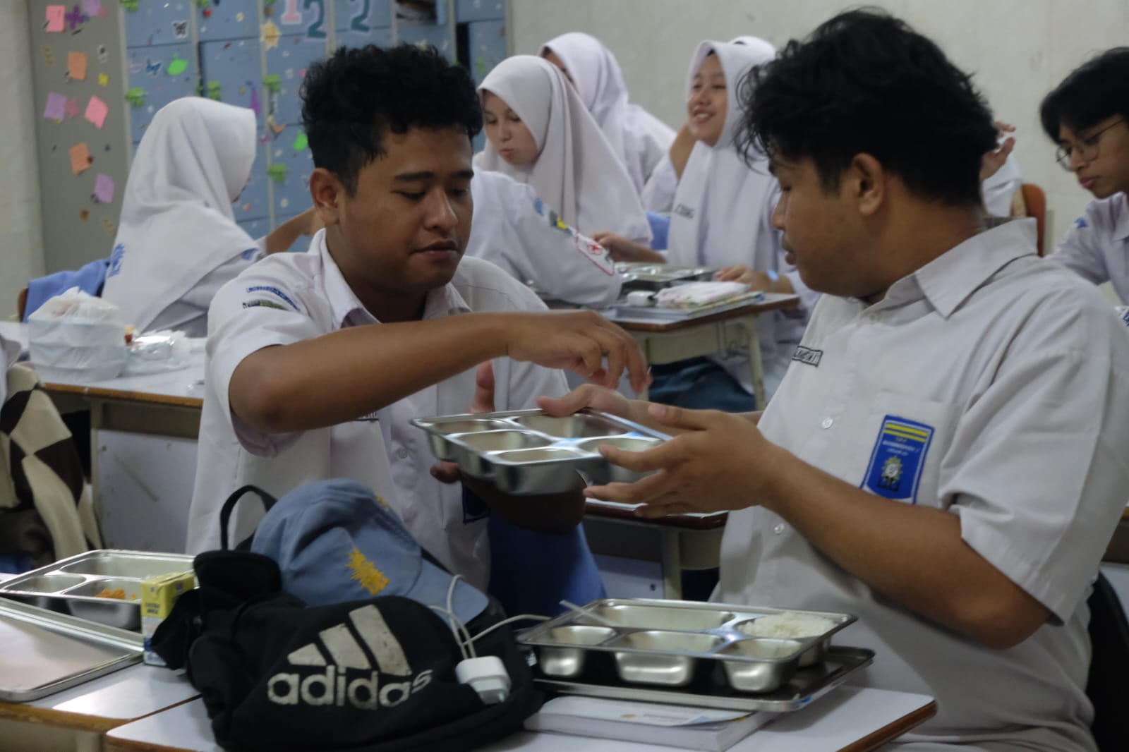 Komentar Siswa di Hari Pertama Makan Bergizi Gratis: Enak, Cocok!