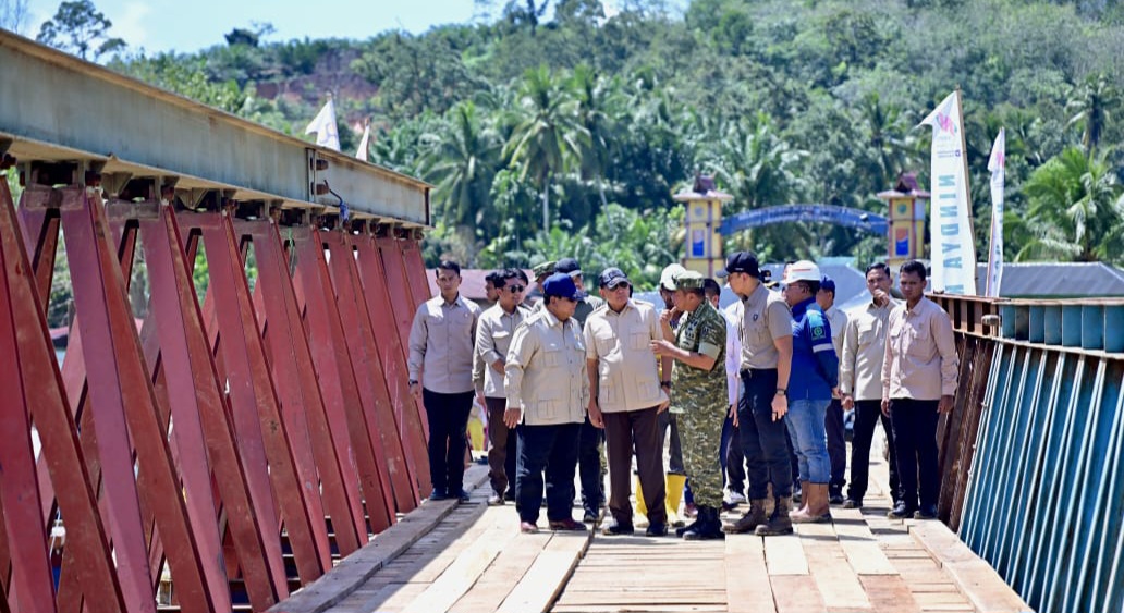Prabowo Tinjau Jembatan Bailey Sungai Garoga, Menteri PU: Akses Vital Tapanuli Selatan Kembali Terhubung