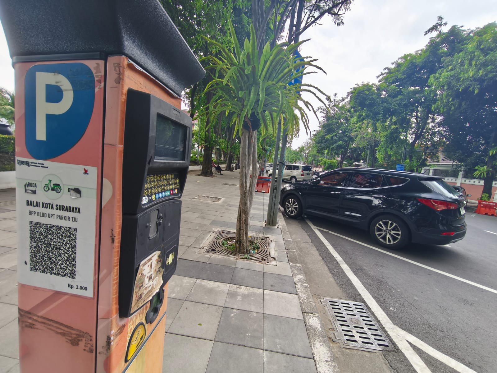 Pemkot Surabaya Wajibkan Pengusaha Pakai Parkir Digital Akhir Tahun Ini 