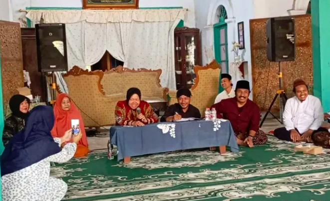 Risma Jelaskan Program Kewirausahaan di Pesantren Al Manshur Tulungagung