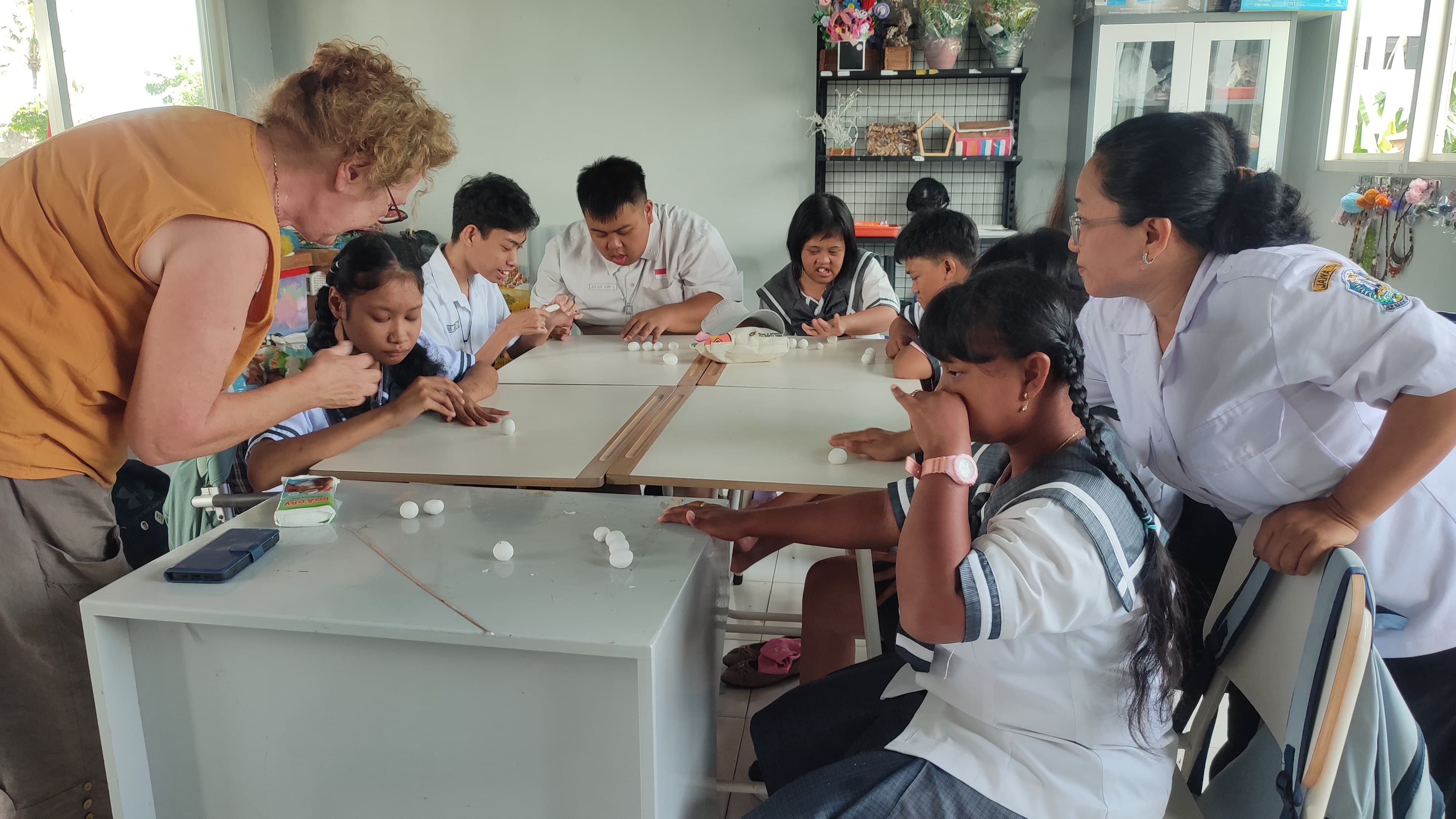Hans Reede, ‘Sinterklas’ dari Lichtenvoorde untuk Anak-Anak SLB di Lumajang