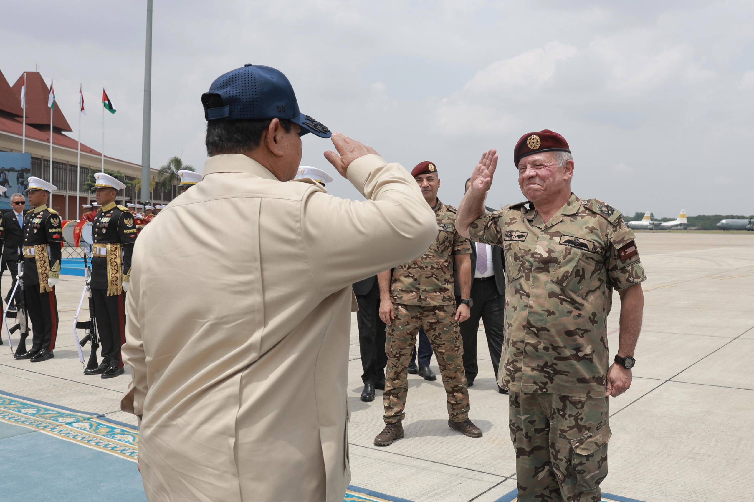 Prabowo Lepas Langsung Kepulangan Raja Yordania Abdullah II Dikawal Oleh Jet Tempur