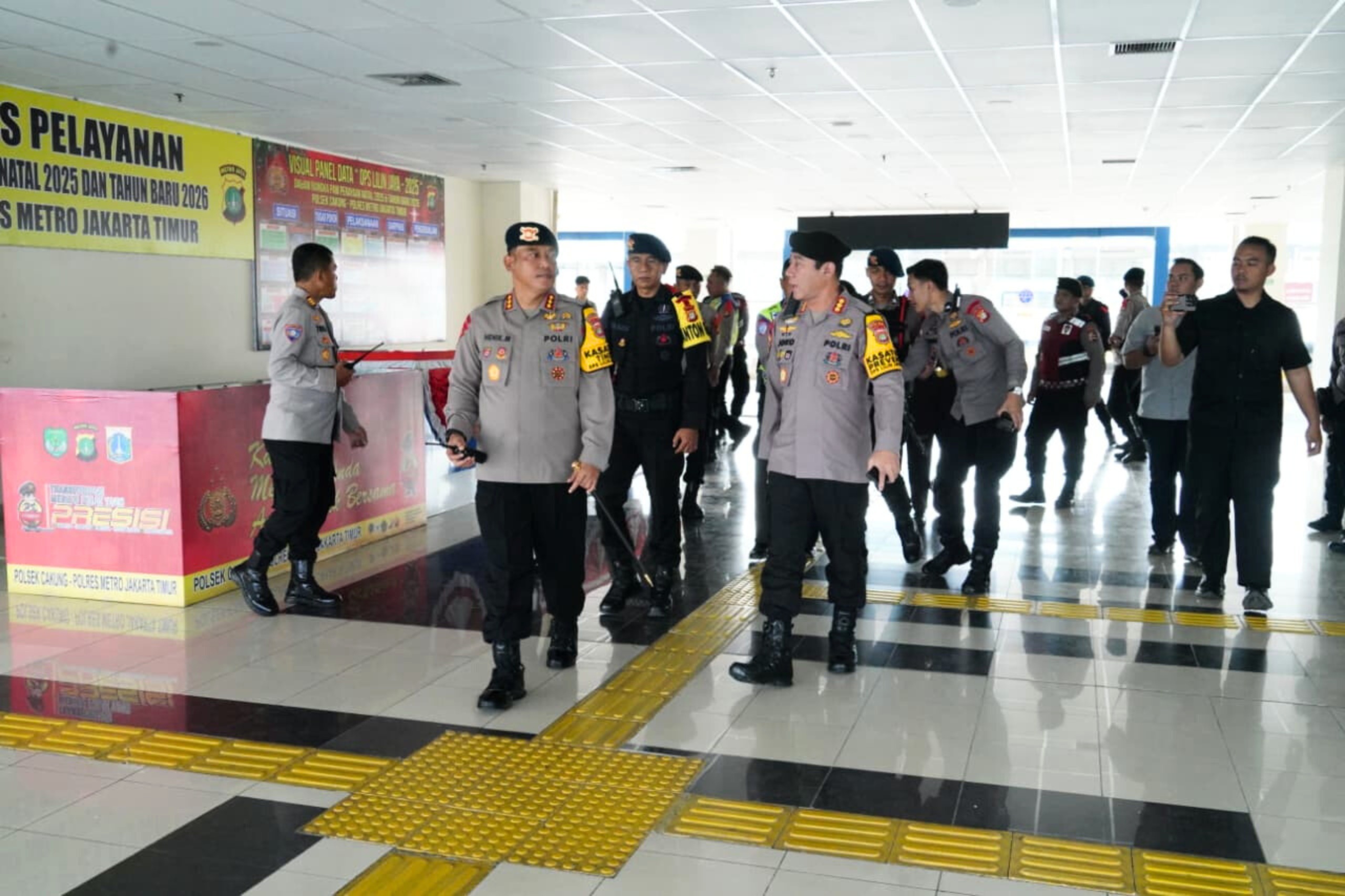 Komandan Brimob Terjun Sisir Gereja, Pastikan Perayaan Nataru Aman dan Damai