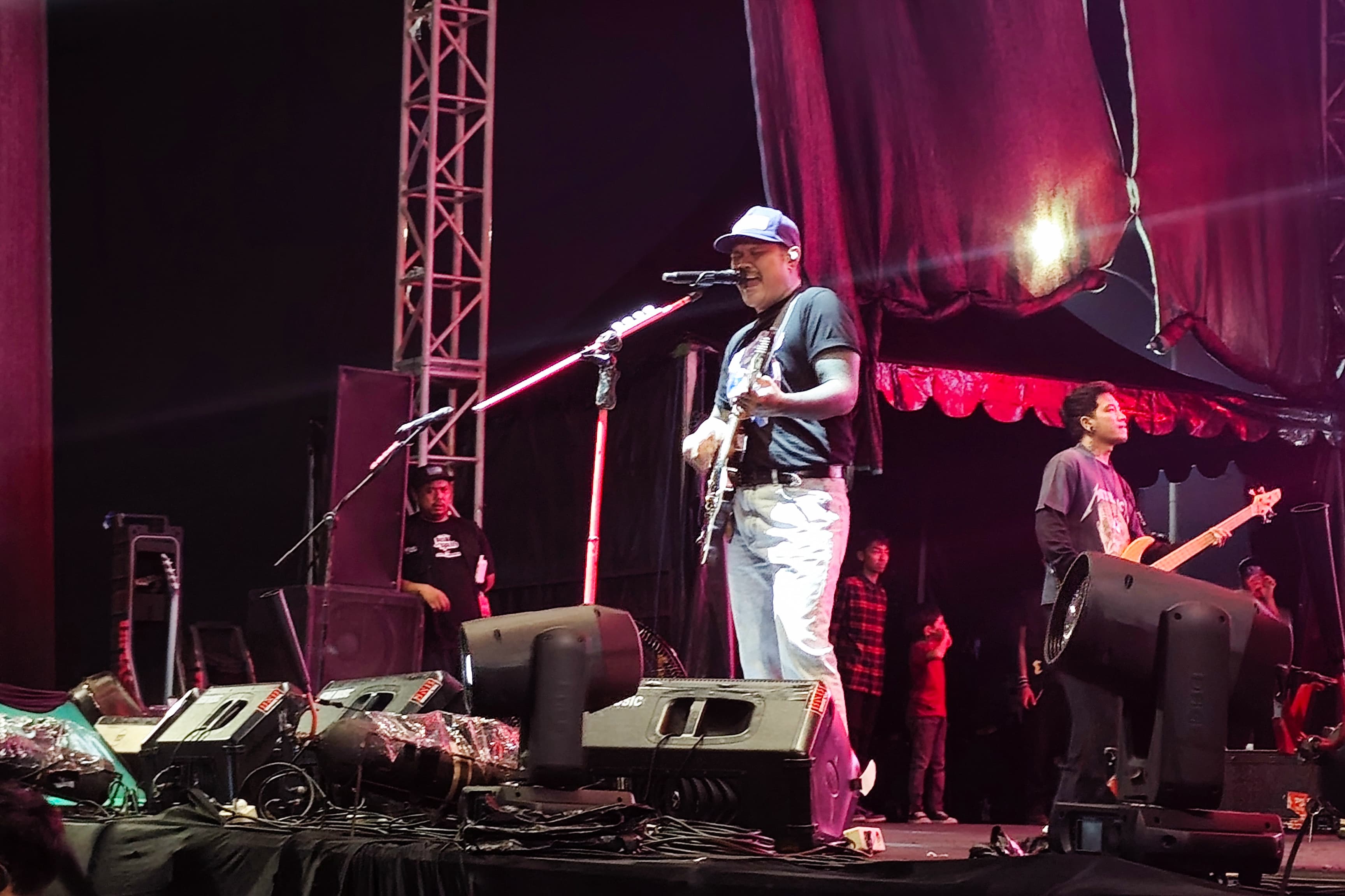 Ekspectanica Surabaya: Malam Penuh Emosi dan Ledakan Euforia Bersama Last Child