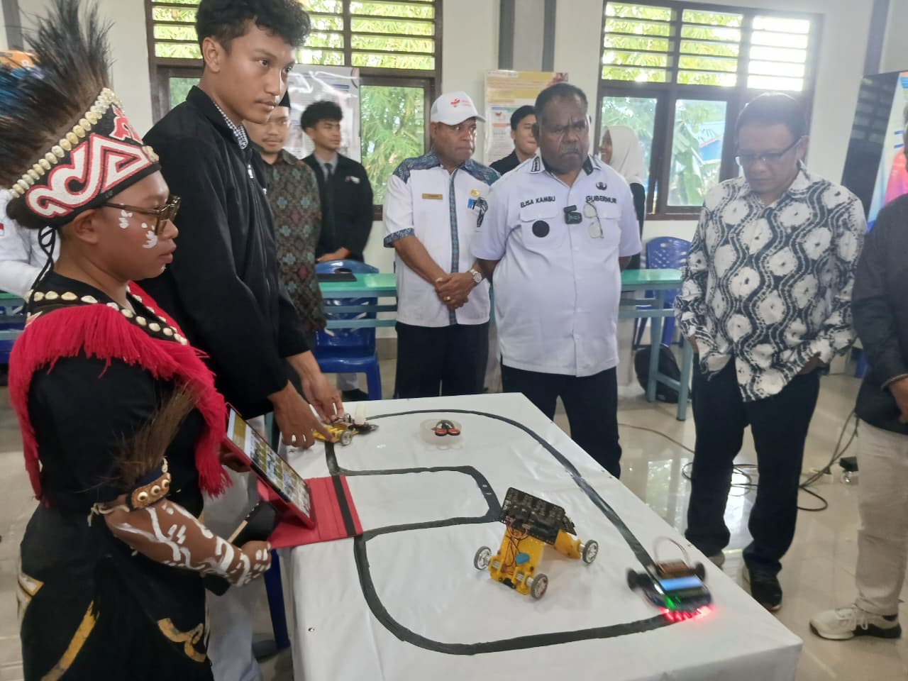 Keren! Siswi Sekolah Garuda Kembangkan Aplikasi Pelestarian Bahasa Moi Berbasis Komik Digital