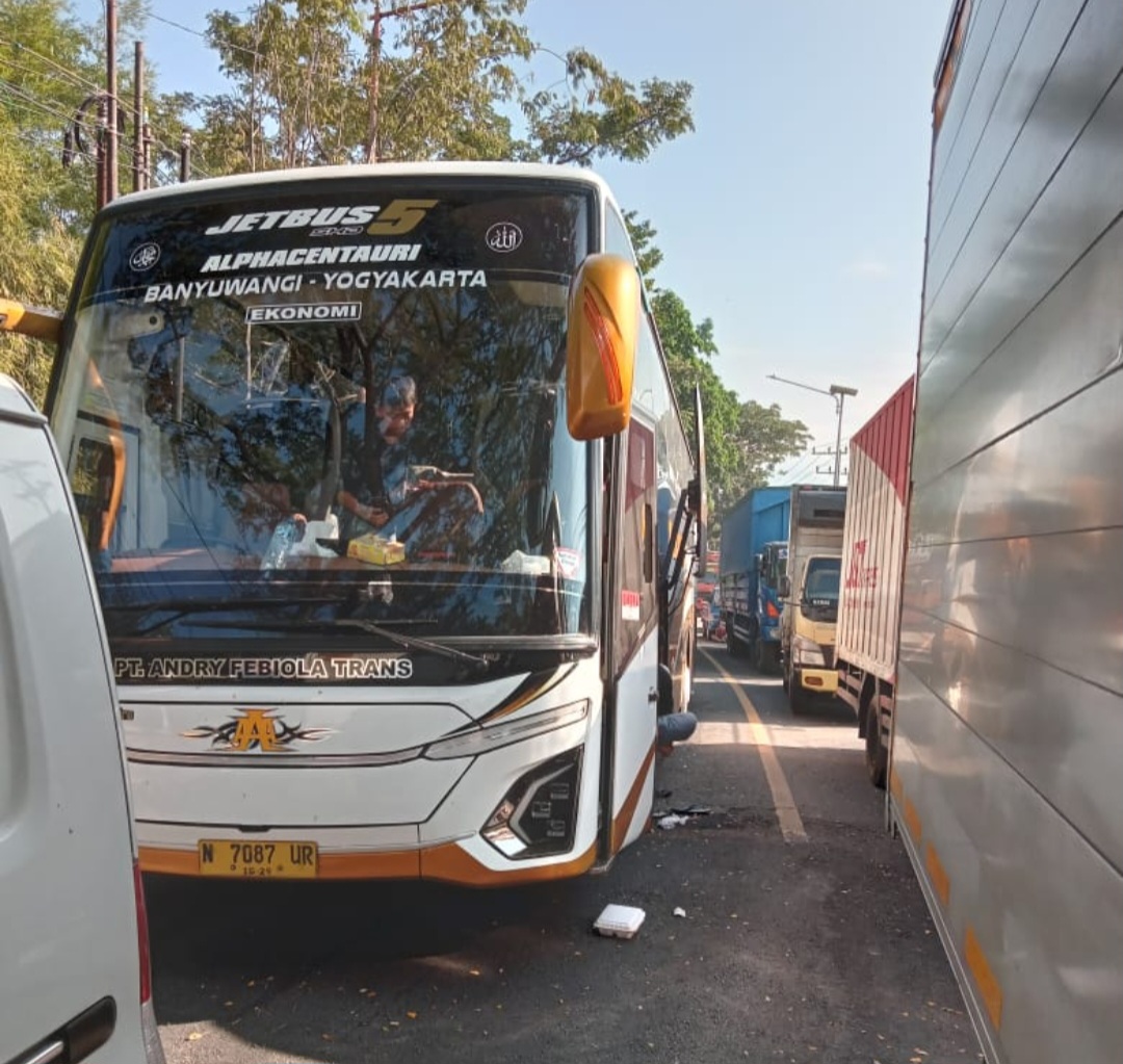 Penutupan Akses Gumitir Picu Kemacetan Parah di Jalur Baluran-Banyuwangi