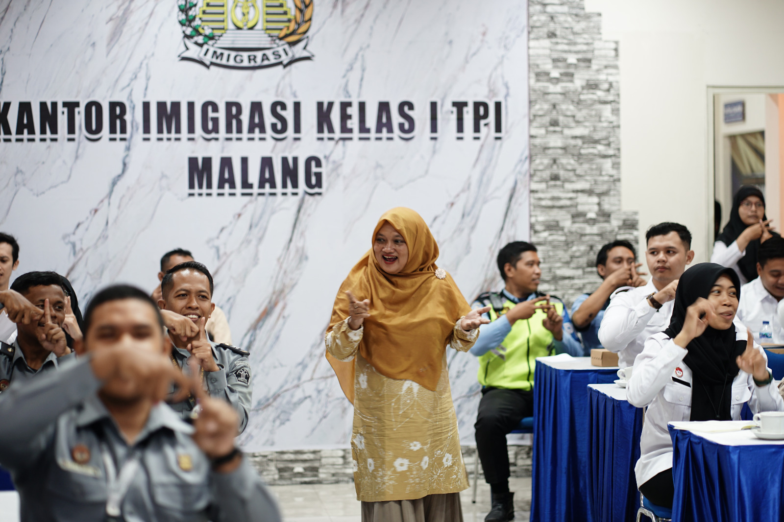 Tingkatkan Pelayanan Publik Berbasis HAM, Kantor Imigrasi Malang Giatkan Pelatihan Bahasa Isyarat