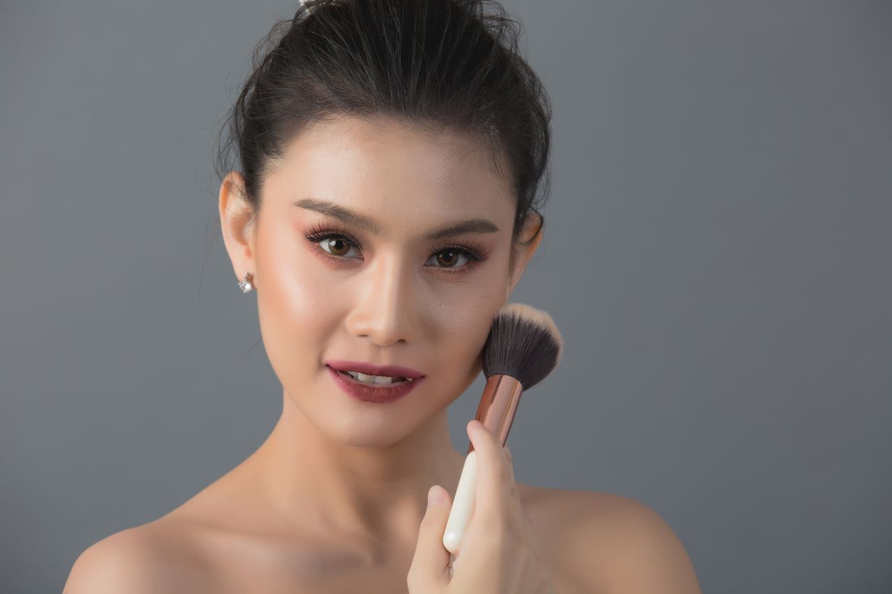 Tips Tampil Flawless dengan Produk Makeup Lokal untuk Pemula