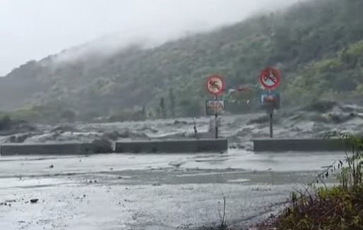 Topan Super Ragasa Mulai Hantam Taiwan, Hong Kong dan China, Ratusan Penerbangan Dibatalkan