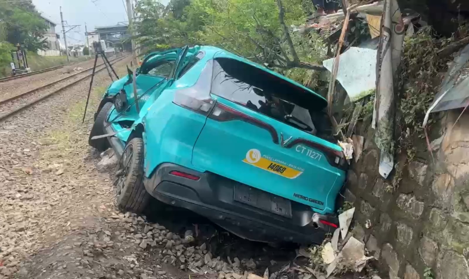 Faktor Mobil Sering Mogok di Rel Kereta Api, Mobil Listrik Lebih Berisiko?