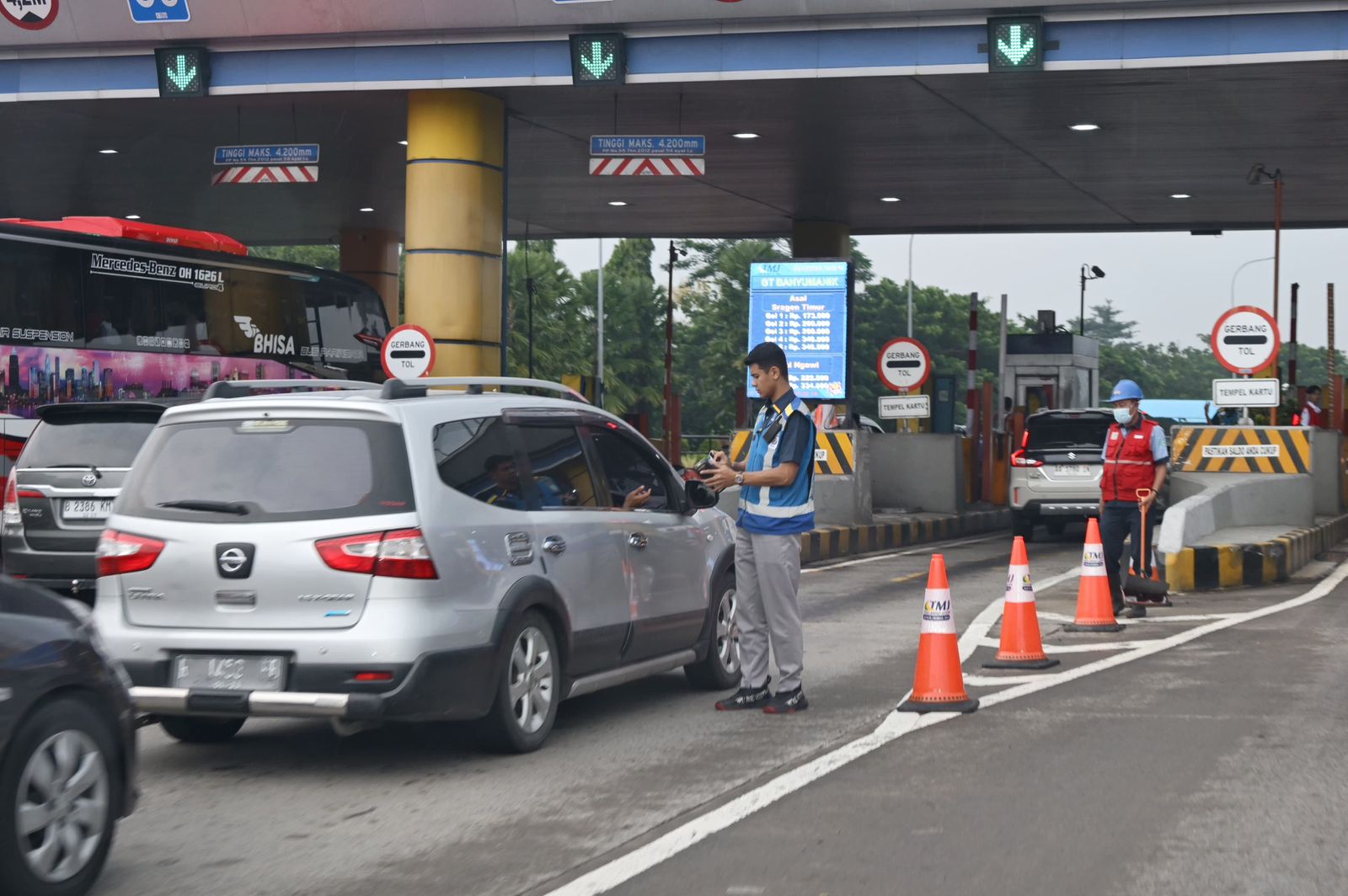 Hindari Puncak Arus Libur Nataru Esok, Jasa Marga Berlakukan Diskon Tarif Tol Hari Ini 