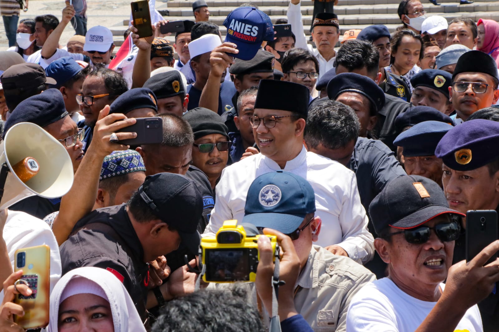 Anies Pulang Kampung ke Surabaya