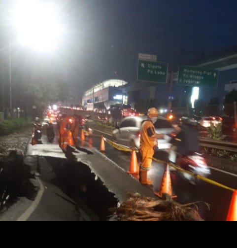Jalan Amblas di Cilandak, Target Selesai Perbaikan Dua Hari