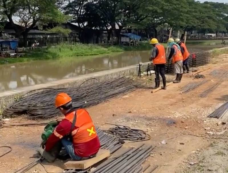  Pemkot Tangerang Lanjutkan Pembangunan Jalan Sisi Saluran Cisadane Barat