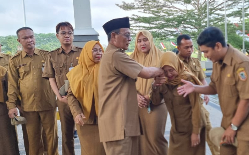 Gubernur Kalsel Disebut Kabur KPK Terkait Kasus Suap, Sahbirin Noor Malah Nongol di Publik Pimpin Apel