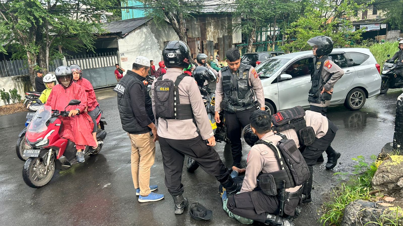 Bukan Positif Narkoba, Preman Acungkan Sajam ke Polisi di Cengkareng Ternyata Pengaruh Miras