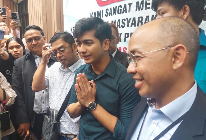 Pedih! Teuku Ryan Ungkap Suasana Hatinya Usai Sidang Perdana Perceraian dengan Ria Ricis