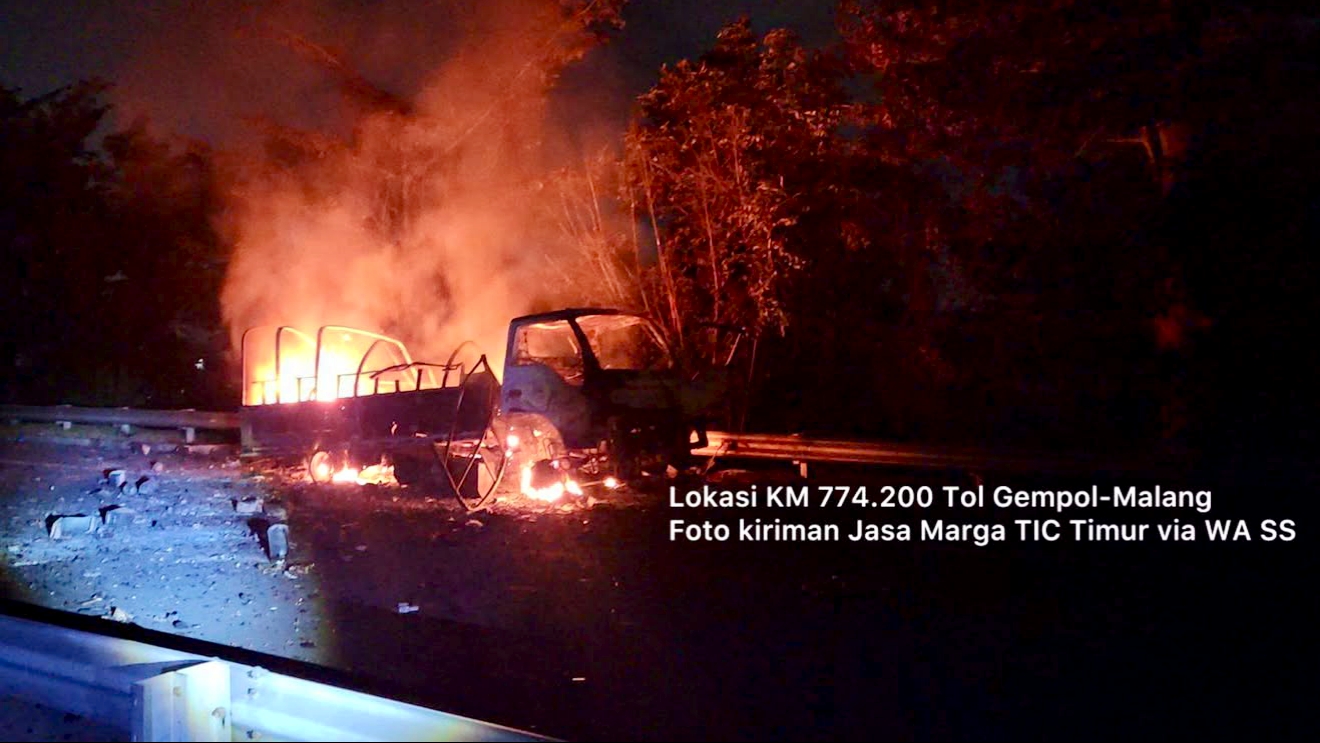 Truk TNI Bermuatan Amunisi Meledak di Tol Gempol, Dua Prajurit Terluka