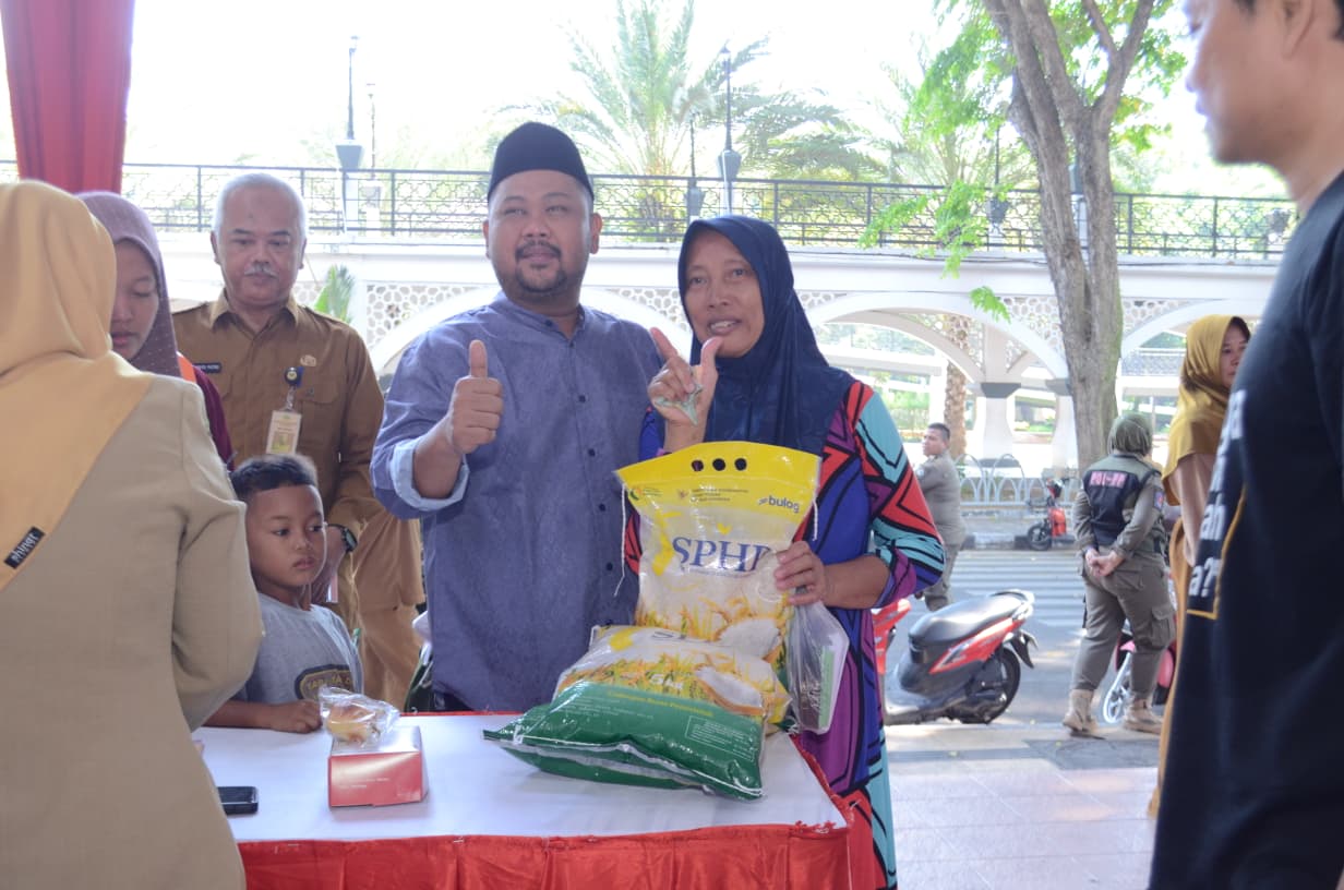 Gerakan Pangan Murah Digelar di Gresik, Warga Padati Pendopo Alun-Alun