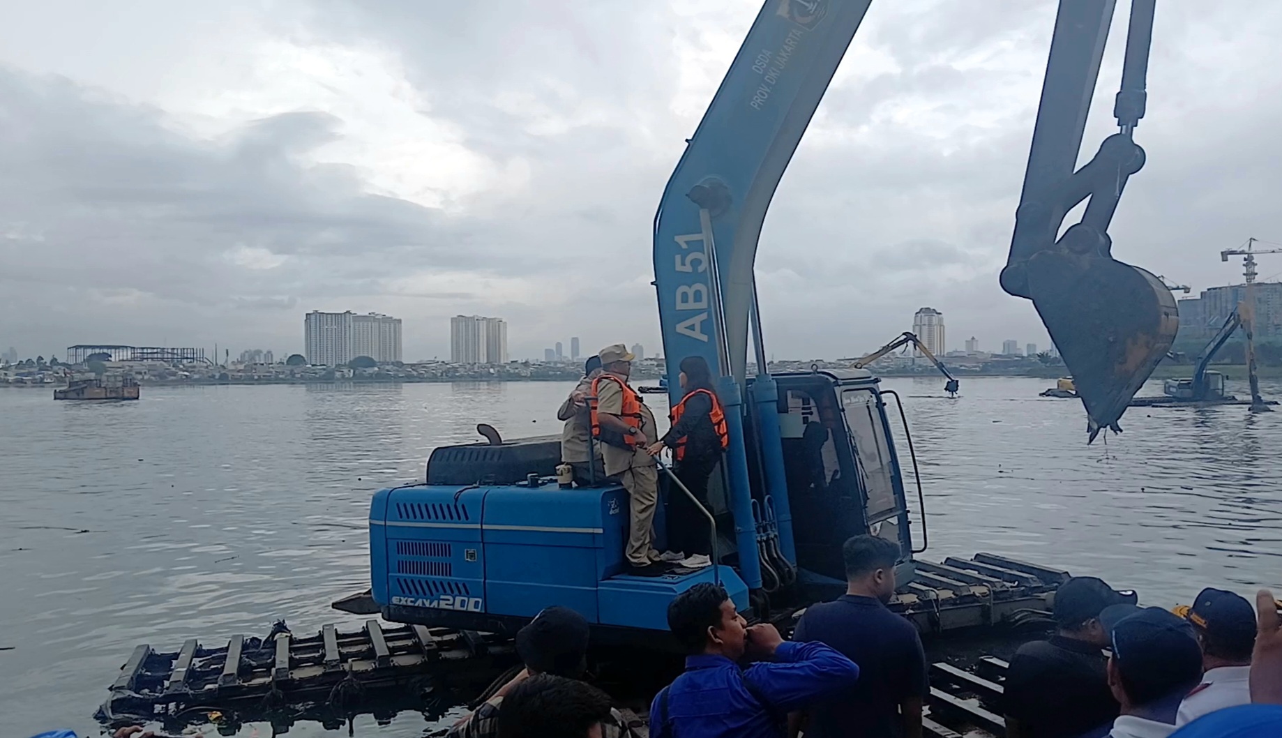 Kendalikan Banjir, Sungai dan Waduk di Jakarta Dikeruk Terus Menerus hingga Agustus