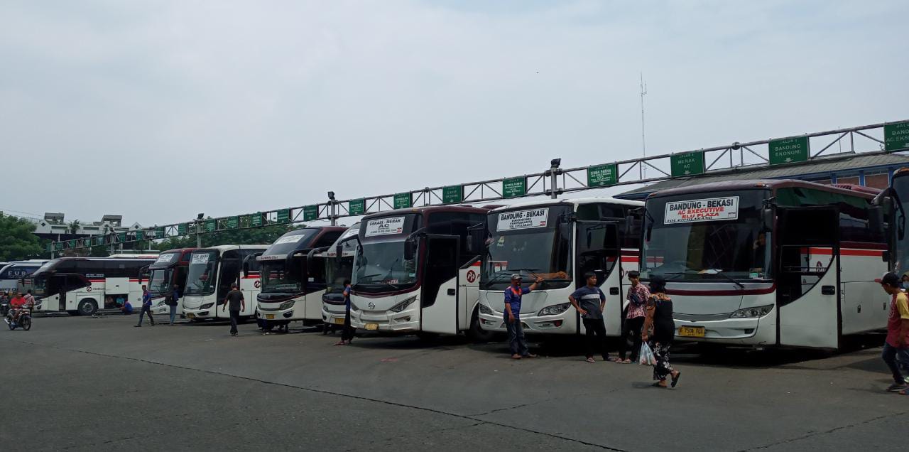 Pemudik Rute Jawa Barat di Terminal Bekasi Landai, Bus Primajasa Jual Tiket Harga Normal