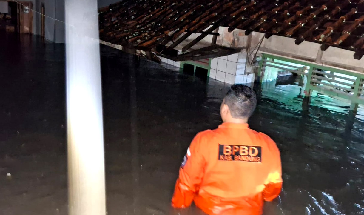 4 Kecamatan di Kabupaten Bandung Banjir Hingga 1.2 Meter, 551 Warga Mengungsi 