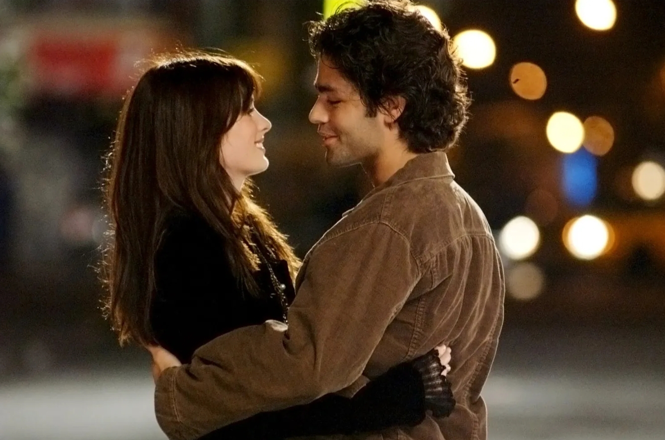Adrian Grenier Dipastikan Absen dari Sekuel The Devil Wears Prada