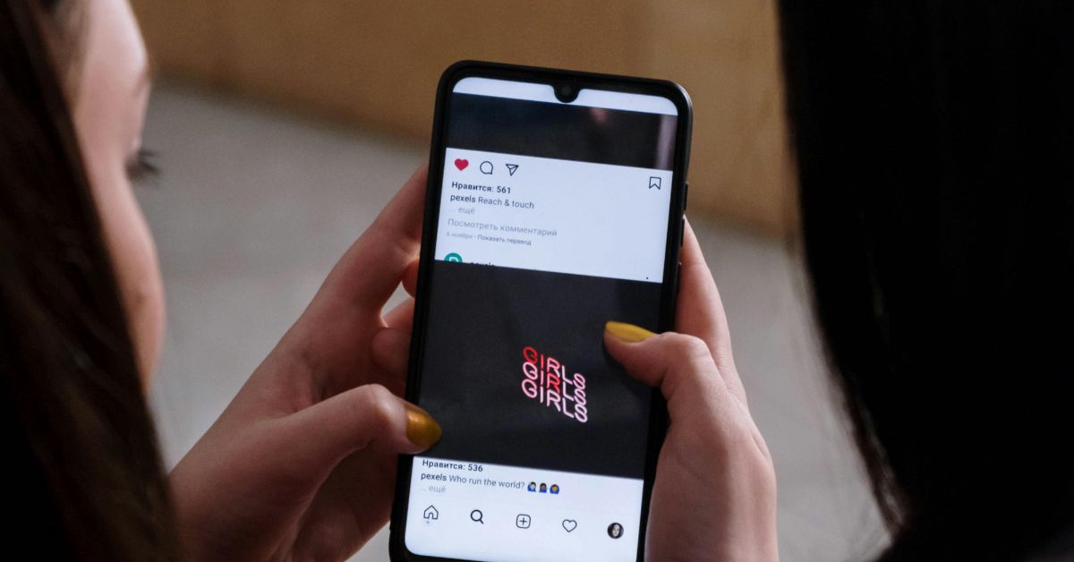 Doomscrolling Media Sosial saat Tahun Baru Picu FOMO dan Overthinking 