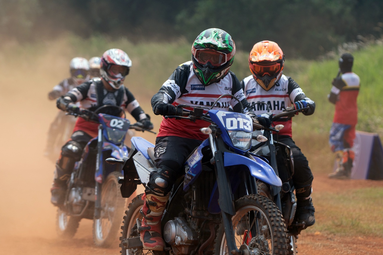 Sensasi Off-Road Bareng Yamaha! Awak Media Jajal WR155 dan YZ125X di Event BLU CRU Skill Up