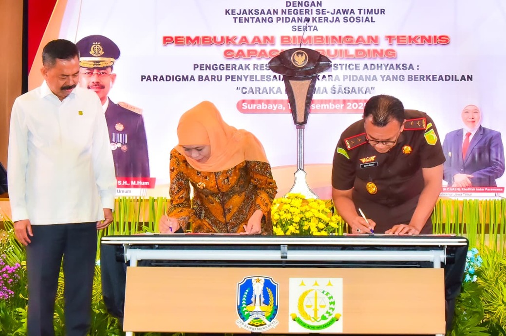 Dorong Pergeseran Paradigma Pemidanaan, Gubernur Khofifah Teken MoU Pidana Kerja Sosial 
