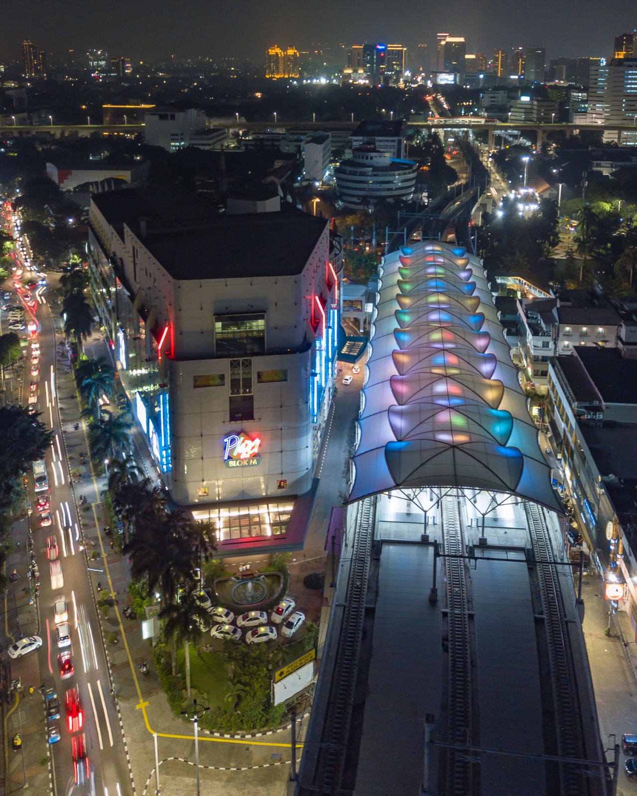 Potret Bulan Ramadan di Kawasan Blok M, Kupu-kupu Malam Tetap Setia Tunggu Pelanggan